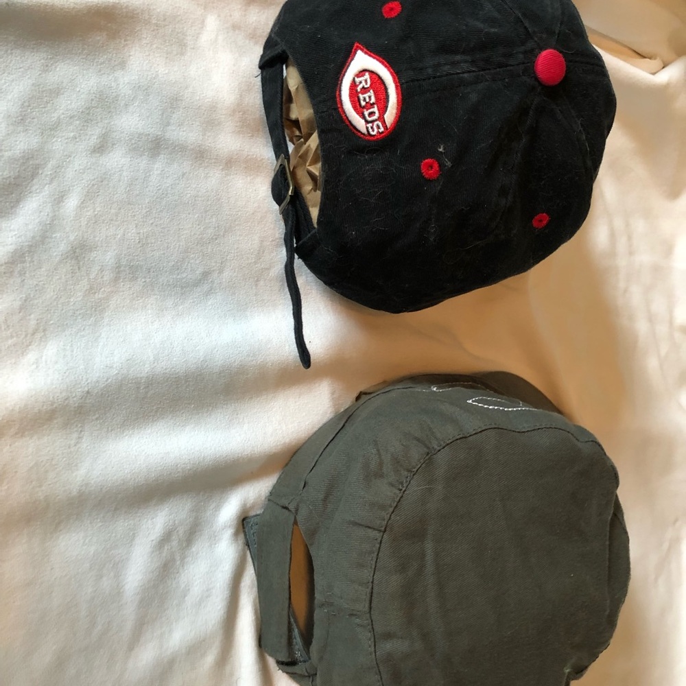 Cincinnati Reds ball caps - Picture 4 of 4